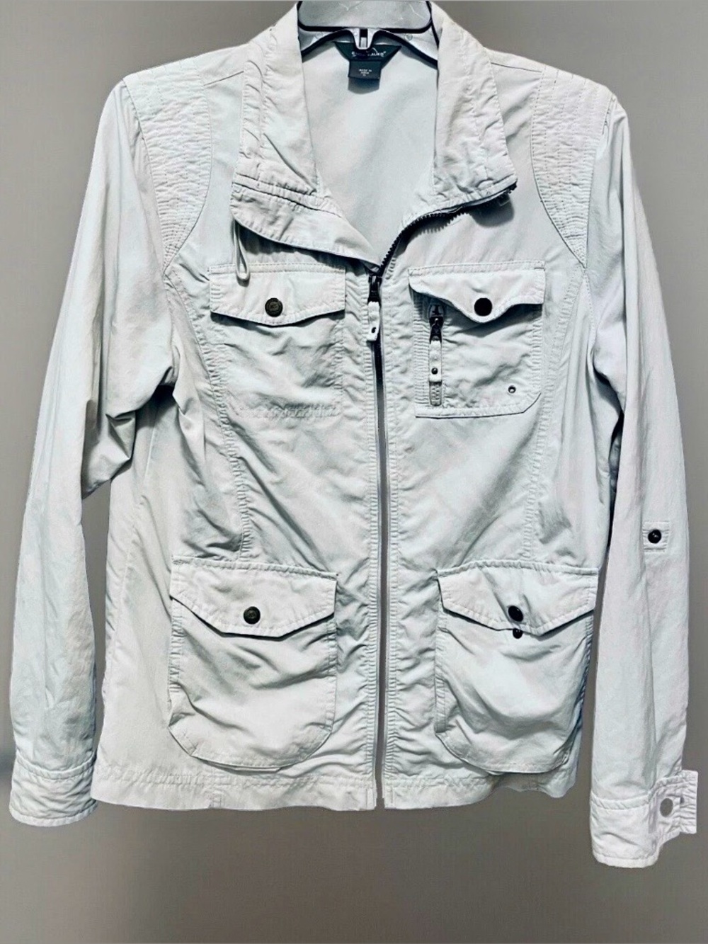 Women's Eddie Bauer light weight jacket. Size medium